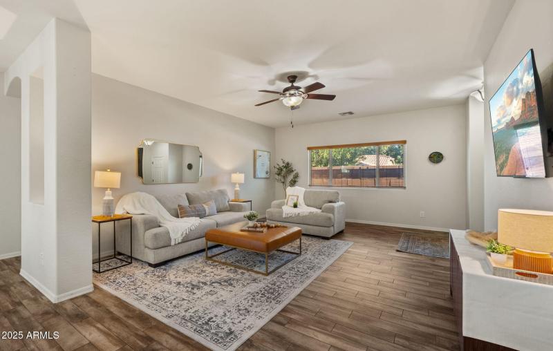 11-web-or-mls-Living Space2