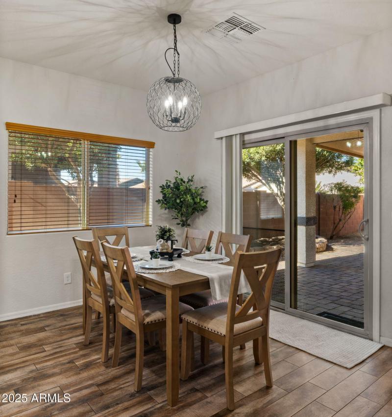 17-web-or-mls-Dining Nook2