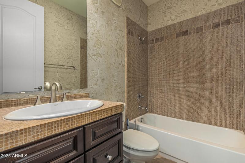 Guest bathroom 3rd floor