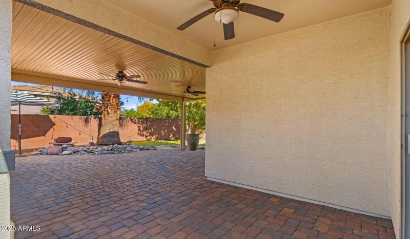 37-web-or-mls-Backyard3