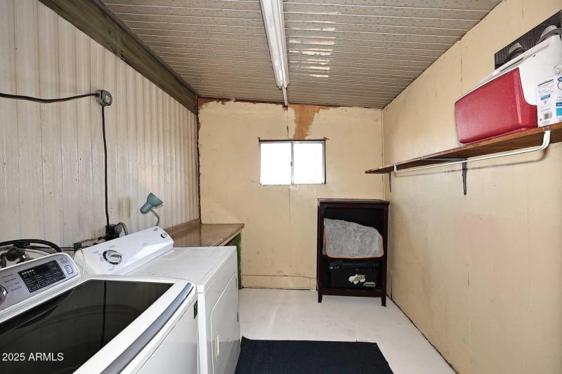 Laundry-Storage Room