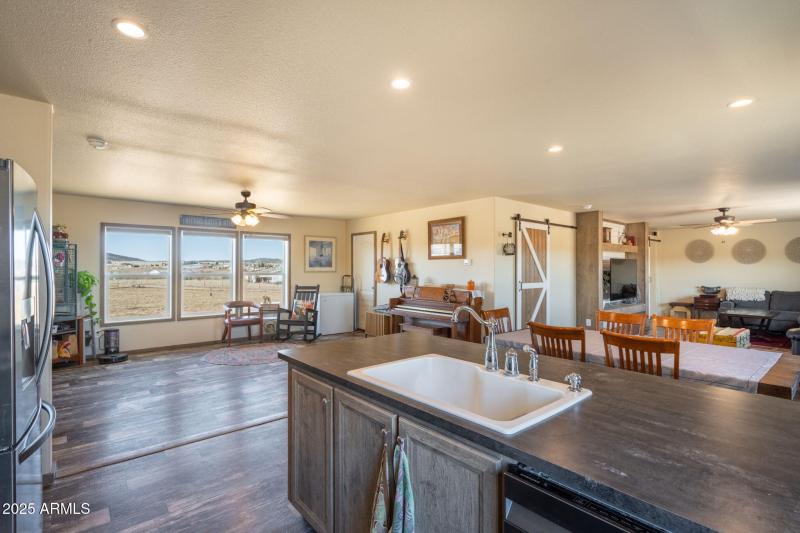 21-web-or-mls-2375-w-rd-1-s