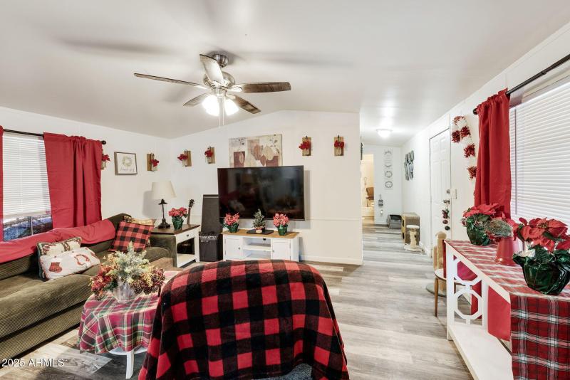 21-web-or-mls-dlb_1246-dlb_1250