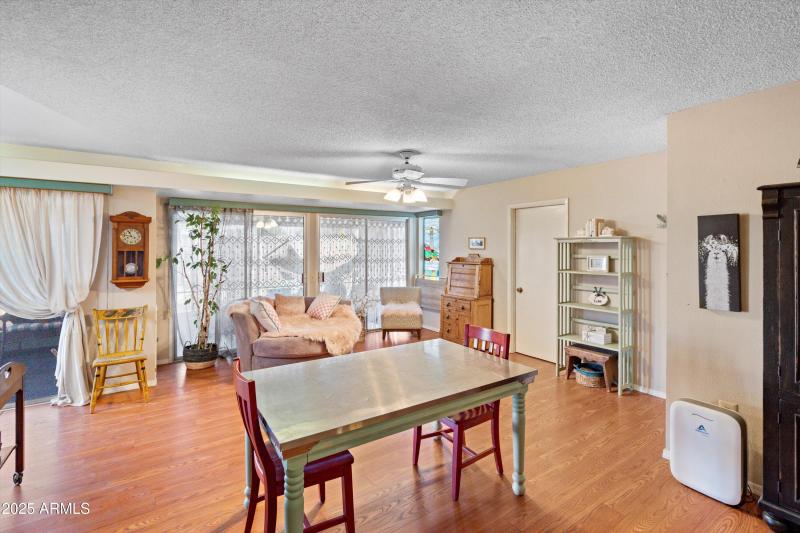 09-Dining to Sitting Area