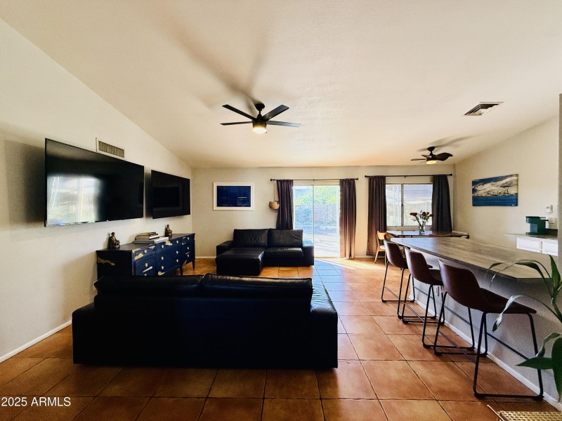 715D3DD9-A9BF-459F-B233-0D8E7A8DD509_1_2