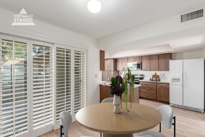 Bright Eat-in Kitchen