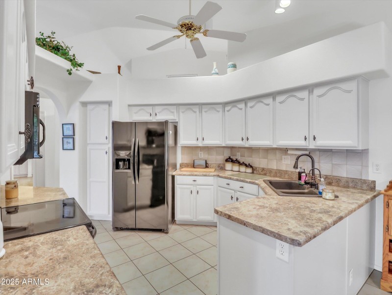 16-18764 N 89th Ln Lane-16fully furnishe