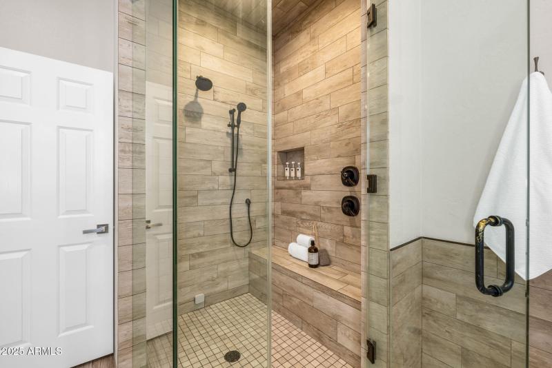 SHOWER ALSO STEAM SAUNA