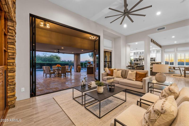 GREAT ROOM TO OUTDOOR PATIO