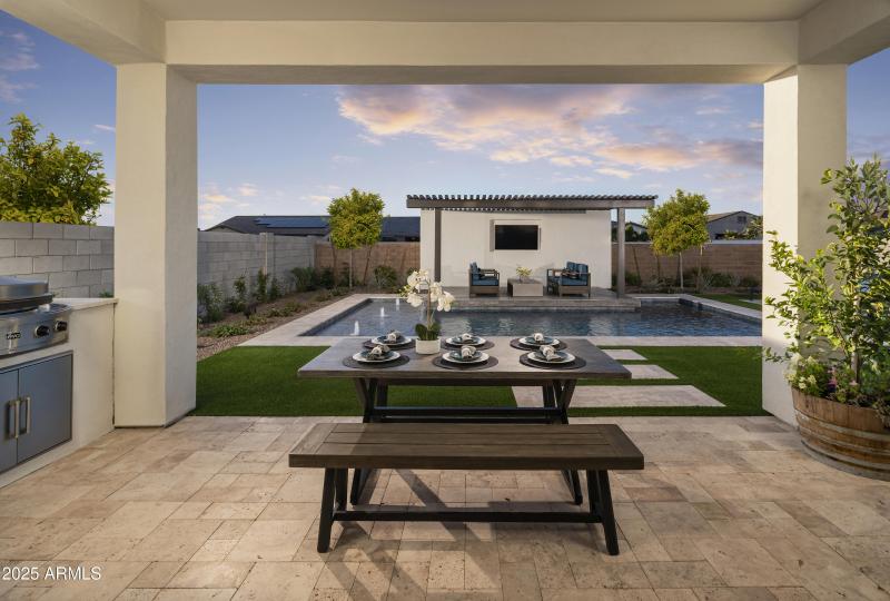 Beacon_in_Estrella_Kenley_Patio_1798_con