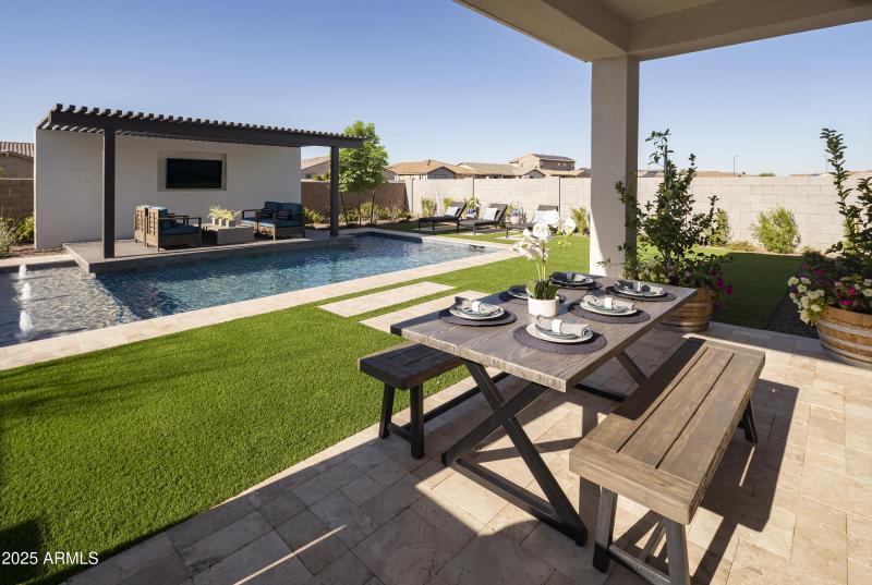 Beacon_in_Estrella_Kenley_Patio_1696_con