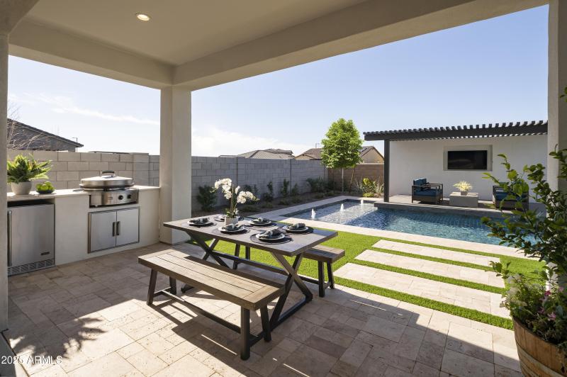 Beacon_in_Estrella_Kenley_Patio_1691_con