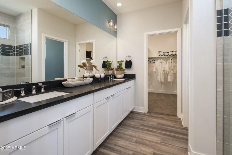 Beacon_in_Estrella_Kenley_PBath_1586_con