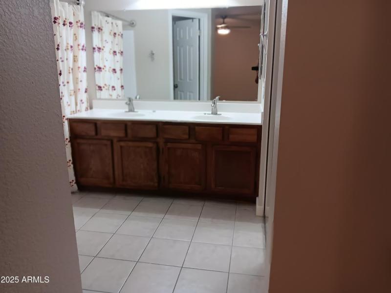 Main bath with double sinks