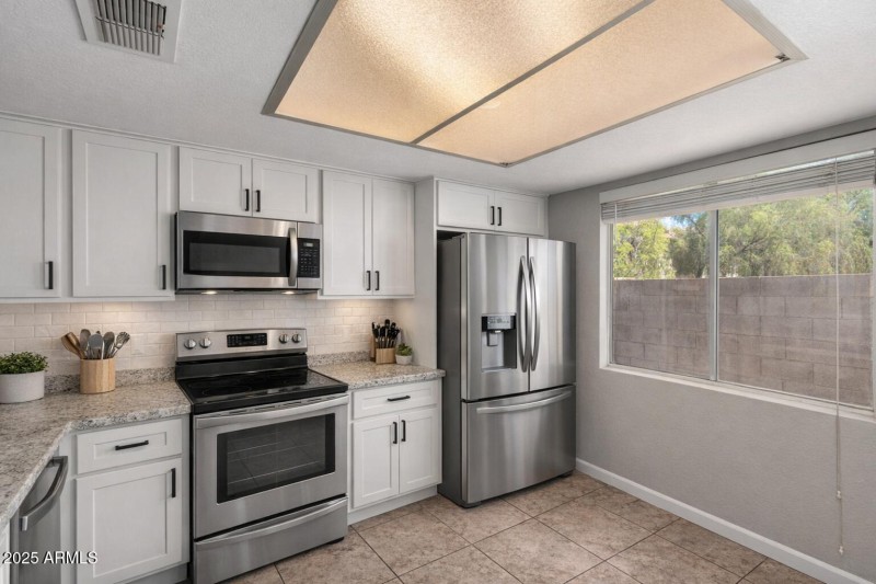 Virtually Stage Kitchen