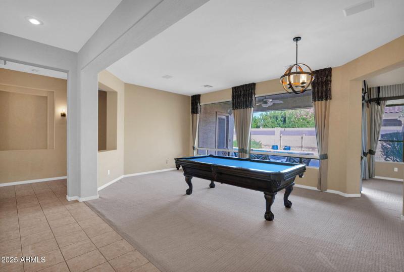 3810 Latham - 06Living Room