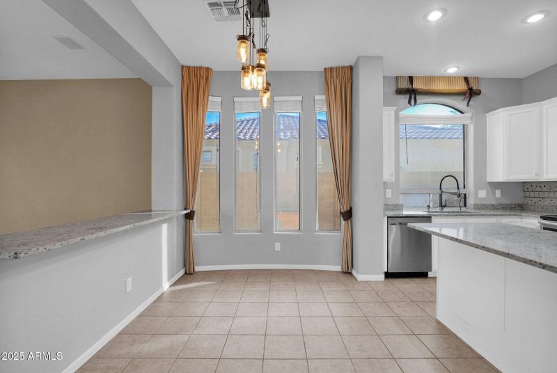 3810 Latham - 12Dining