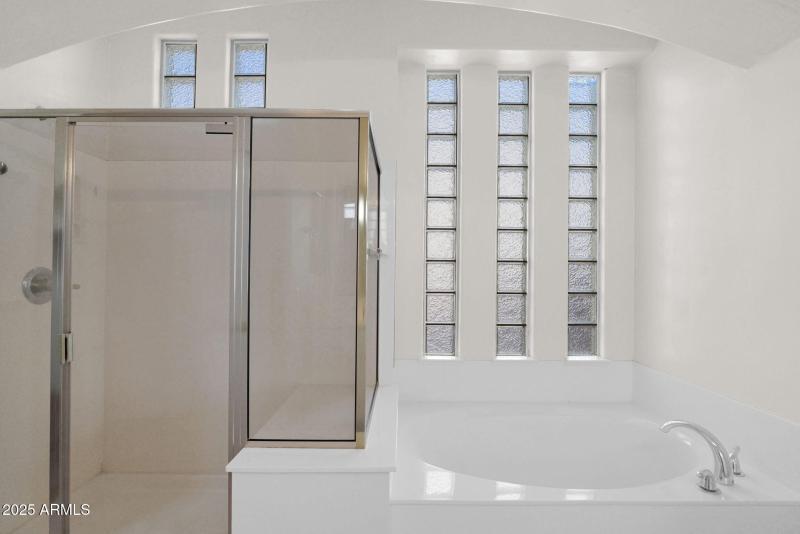 3810 Latham - 21Primary Tub Shower