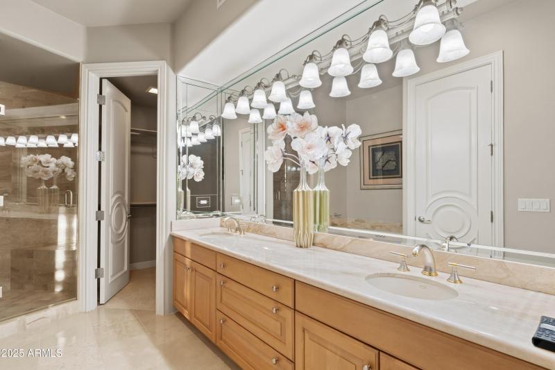 082_Junior Suite Bathroom