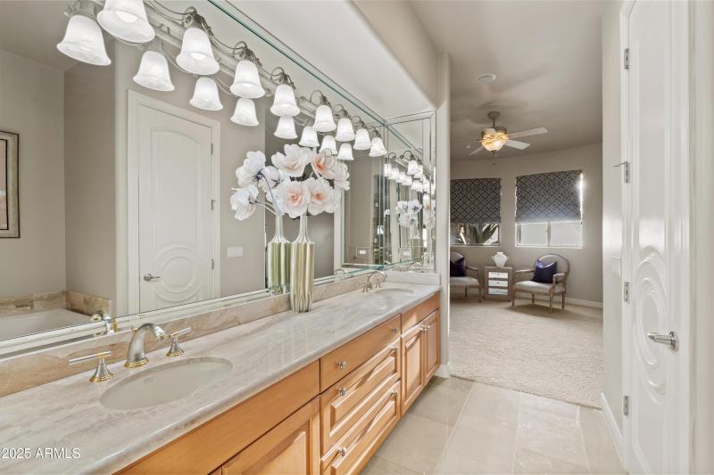 086_Junior Suite Bathroom