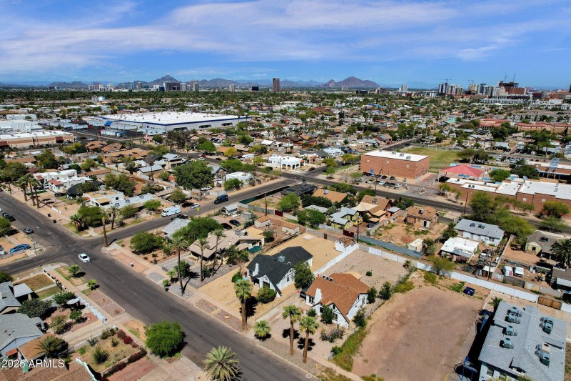 64-web-or-mls-329-n-17th-dr
