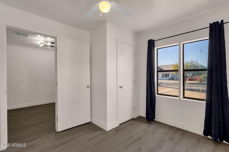 11-web-or-mls-329-n-17th-dr