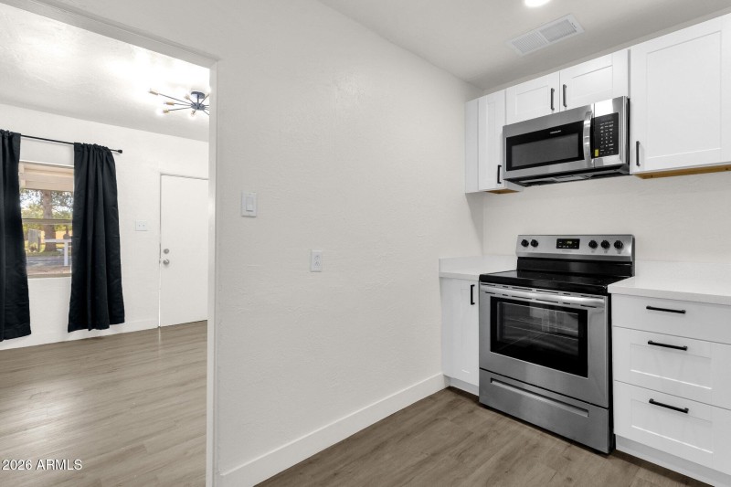 13-web-or-mls-2334-w-morten-ave