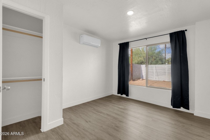 38-web-or-mls-2334-w-morten-ave