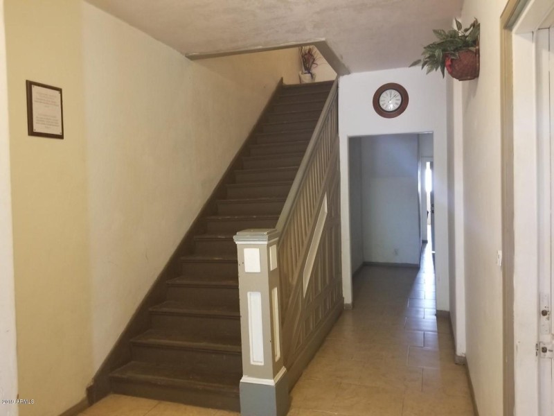 1165 10th foyer