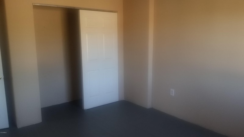 Apt 5 Bedroom