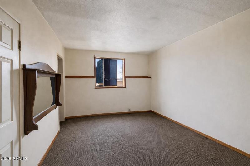 14-Apt Bedroom
