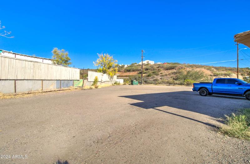 1605 E Ash St-5