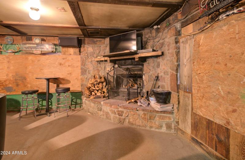 1605 E Ash St-34
