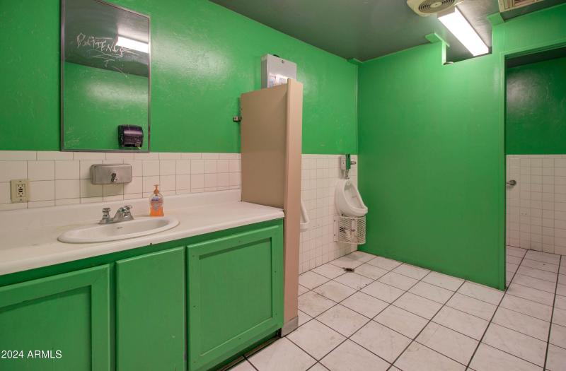 1605 E Ash St-49