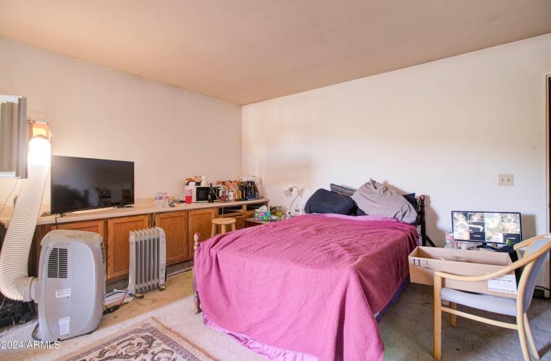 1605 E Ash St-54
