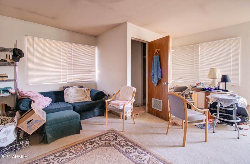 1605 E Ash St-55