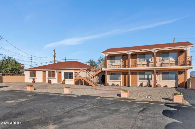 760 W Wickenburg Way-large-004-017-TOD73
