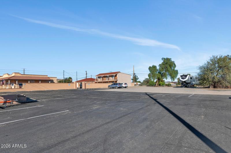 760 W Wickenburg Way-large-058-044-TOD74