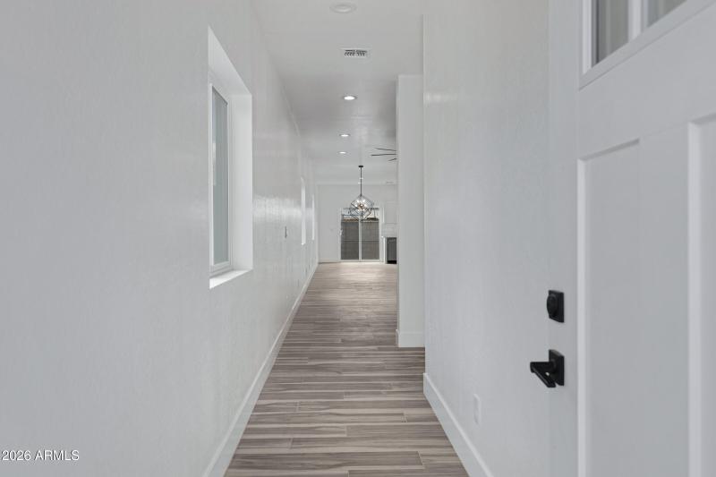 1523 W Hadley St-5