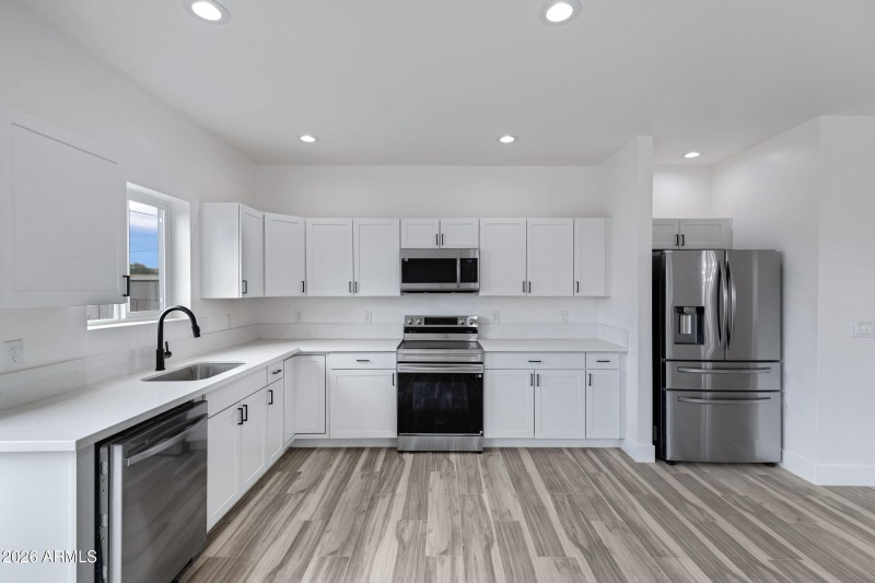 1523 W Hadley St-9