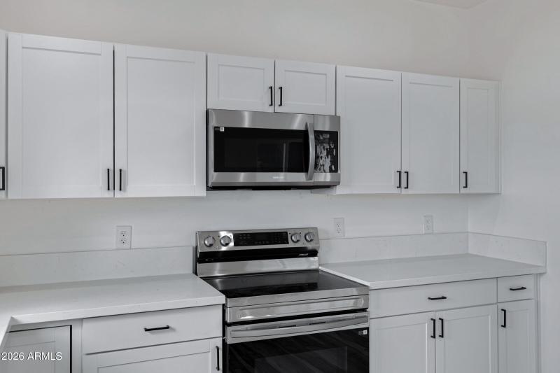 1523 W Hadley St-10