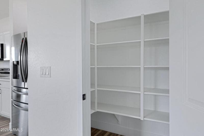 1523 W Hadley St-12