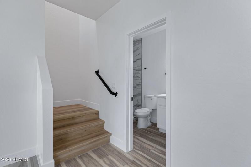 1523 W Hadley St-13