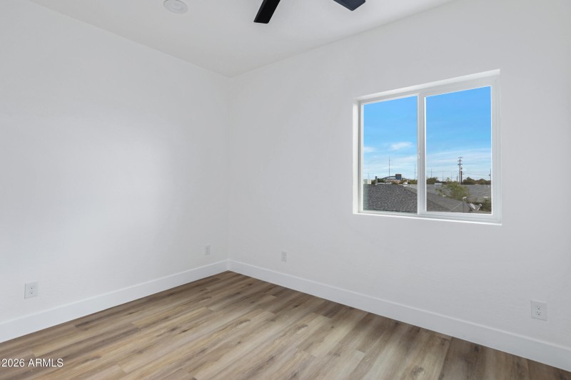 1523 W Hadley St-16