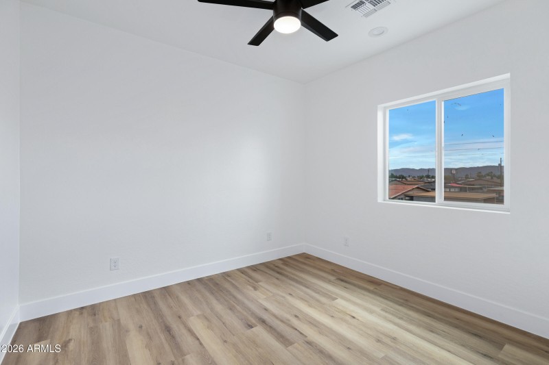 1523 W Hadley St-18