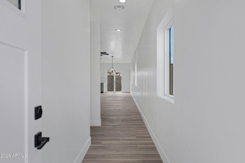 1523 W Hadley St-32
