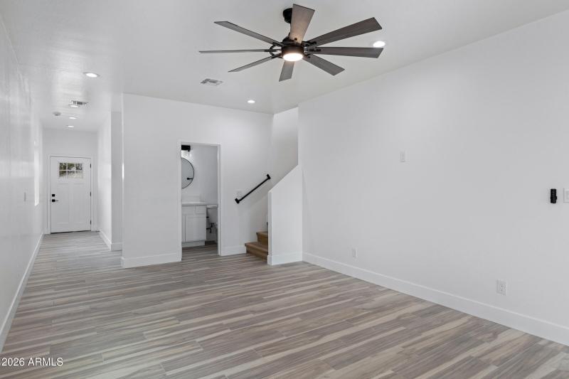 1523 W Hadley St-35