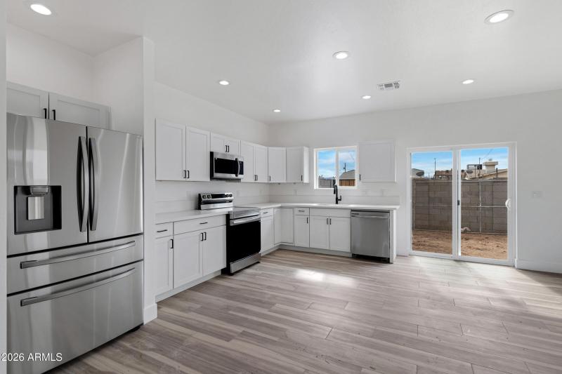 1523 W Hadley St-36