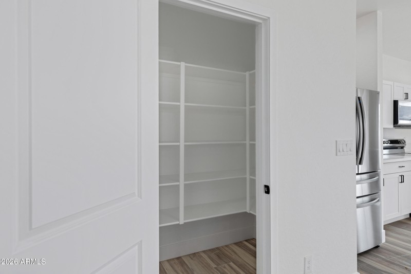 1523 W Hadley St-41