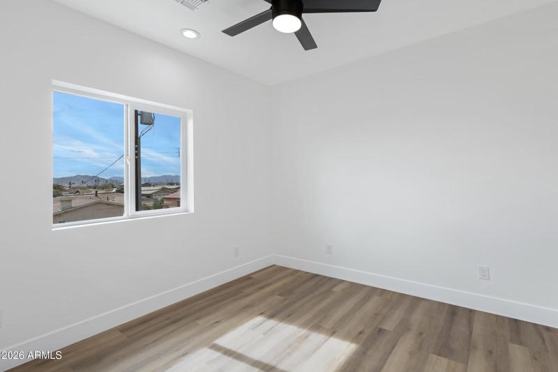 1523 W Hadley St-45